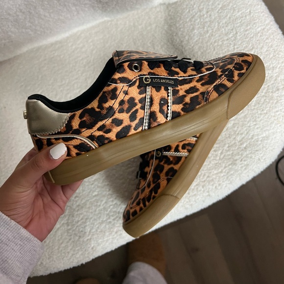NWOB G by Guess Leopard Pint Leather Sneakers! ✨🐆 - Picture 2 of 10